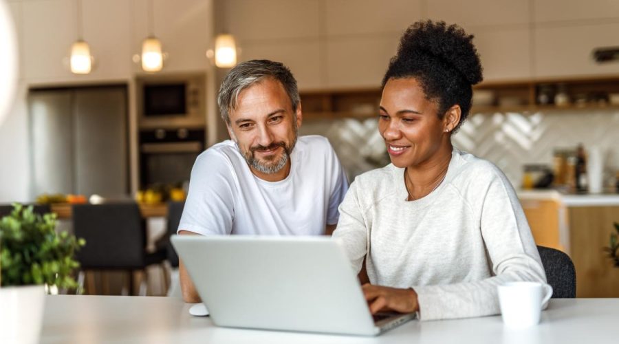 moins dépenser en couple en vacances