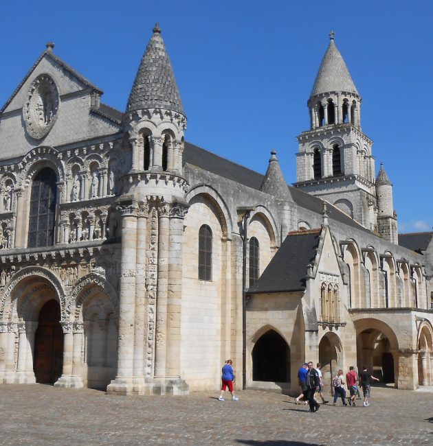 église de poitiers